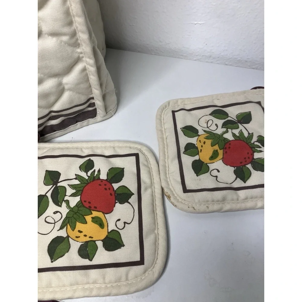 Vintage Strawberry Kitchen Set Blender Cover Pot Holders Oven Mitt Cottagecore